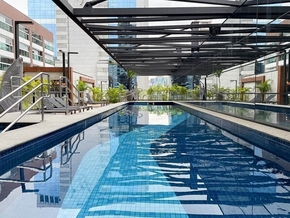 สตูดิโอ | สระว่ายน้ำ | สระว่ายน้ำกลางแจ้ง