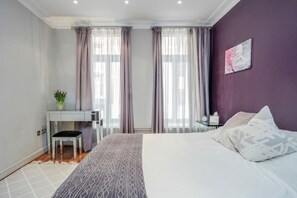 2 habitaciones, tabla de planchar con plancha y cuna de viaje 
