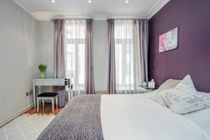 2 habitaciones, tabla de planchar con plancha y cuna de viaje