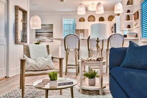 Smart TV, books - Designer Bungalow 5 min Walk to Beach (Santa Rosa Beach)