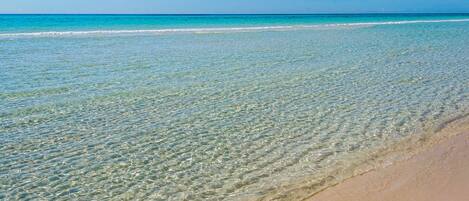 In Strandnähe, Liegestühle, Strandtücher