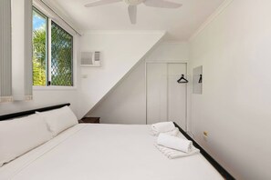 2 habitaciones, escritorio, tabla de planchar con plancha y wifi 