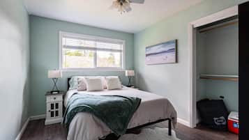 3 bedrooms, iron/ironing board, WiFi, bed sheets