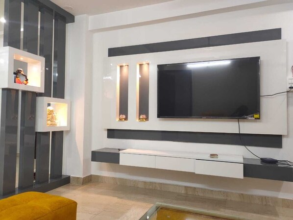 Interior - Heart of Rishikesh just 2 minutes away from Maa Ganga River... (rishikesh)