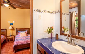 3 bedrooms, iron/ironing board, WiFi, bed sheets - private oceanview villa, 3 bedroom gem-walking distance to the beach  (Tamarindo)