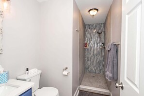 Hus - flera sängar - kök | Badrum | Handdukar och toalettpapper