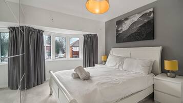 2 bedrooms, iron/ironing board, Internet, bed sheets