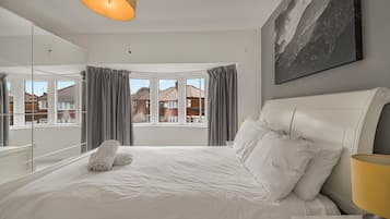 2 bedrooms, iron/ironing board, Internet, bed sheets