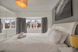 2 bedrooms, iron/ironing board, Internet, bed sheets