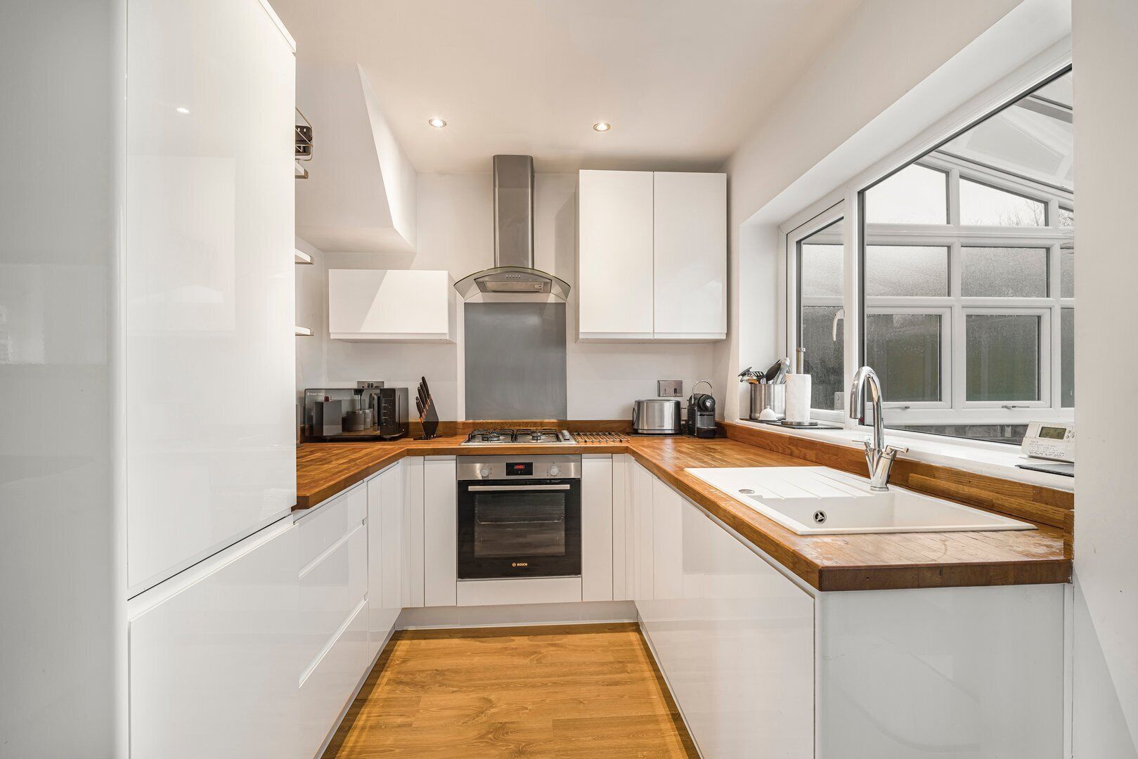 Mikrobølgeovn, ovn, oppvaskmaskin og kaffetrakter/tekoker