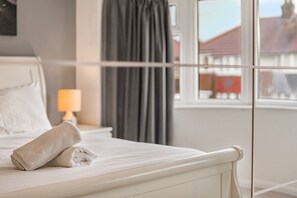 2 bedrooms, iron/ironing board, Internet, bed sheets