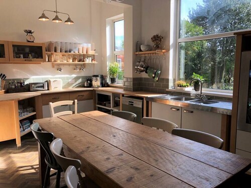 Lyndhurst - Victorian villa with heated pool