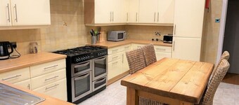 Villa with Park Views close to Liverpool Centre