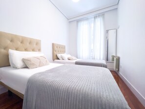2 bedrooms, iron/ironing board, WiFi, bed sheets - Increíble Apartamento en la Misma Plaza Callao, a 2 Minutos Andando de Gran Vía (Madrid)