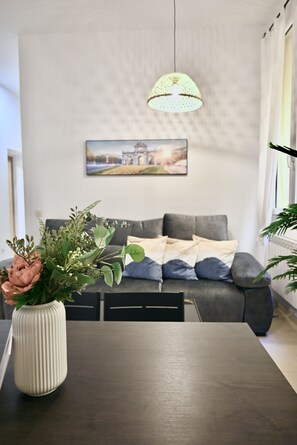 TV - Central apartment on Calle Infantas (Madrid)