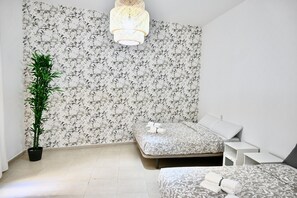 4 bedrooms, iron/ironing board, free WiFi