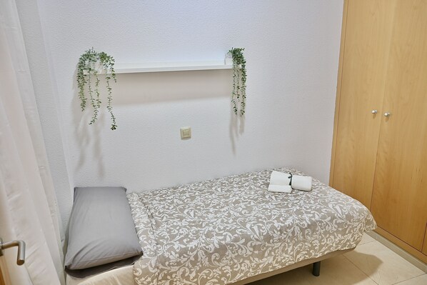 4 bedrooms, iron/ironing board, free WiFi
