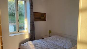 2 slaapkamers, een strijkplank/strijkijzer, gratis wifi