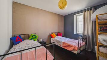 2 chambres, fer et planche à repasser, Wi-Fi gratuit, draps fournis