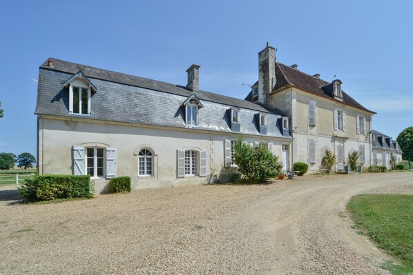 Exterior - Petit Gîte de Villecomte (Sainte-Solange)