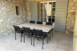 Outdoor dining - Bastide Farandole (Eygalières)
