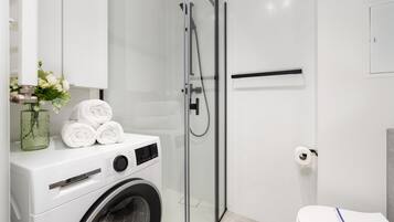 Shower, towels