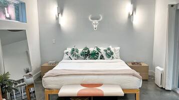 2 bedrooms, in-room safe, desk, iron/ironing board