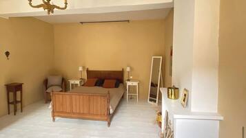 Chambre Double Confort 1 M (Premier étage) | Literie de qualité supérieure, couette en duvet d'oie
