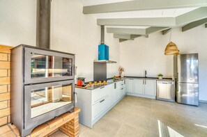 Refrigerador, microondas, horno y lavavajillas