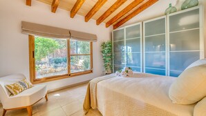 2 عدّة غرف نوم ومكواة/لوح كي وواي فاي مجانًا وملاءات أسرّة