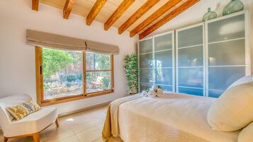 2 slaapkamers, een strijkplank/strijkijzer, gratis wifi, beddengoed