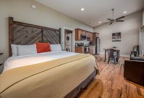 Luxury Studio Suite, 1 King Bed, Balcony, Mountainside | Premium bedding, free WiFi, bed sheets