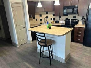 Private kitchen - Beautifully Lit Luxury 1 BR (Atlanta)