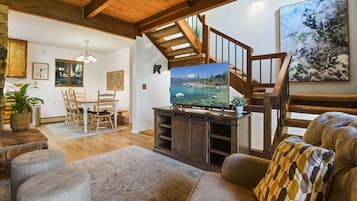 House, Berbilang Katil, Balcony | Ruang tamu | TV, pendiangan