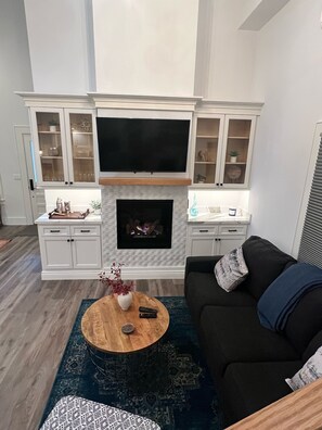 Smart-tv och eldstad
