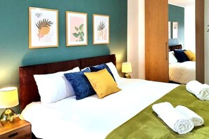 4 slaapkamers, een strijkplank/strijkijzer, wifi, beddengoed