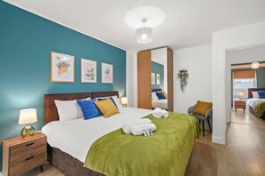4 slaapkamers, een strijkplank/strijkijzer, wifi, beddengoed