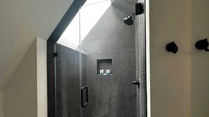 Unclassified image, 2 of 30, button - Stylish 2 Bedroom Retreat in South Austin (Austin)