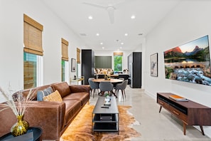 House, Multiple Beds, Patio, Garden View (Jester's Court) | Living area