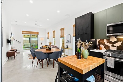 Stylish 2 Bedroom Retreat in South Austin