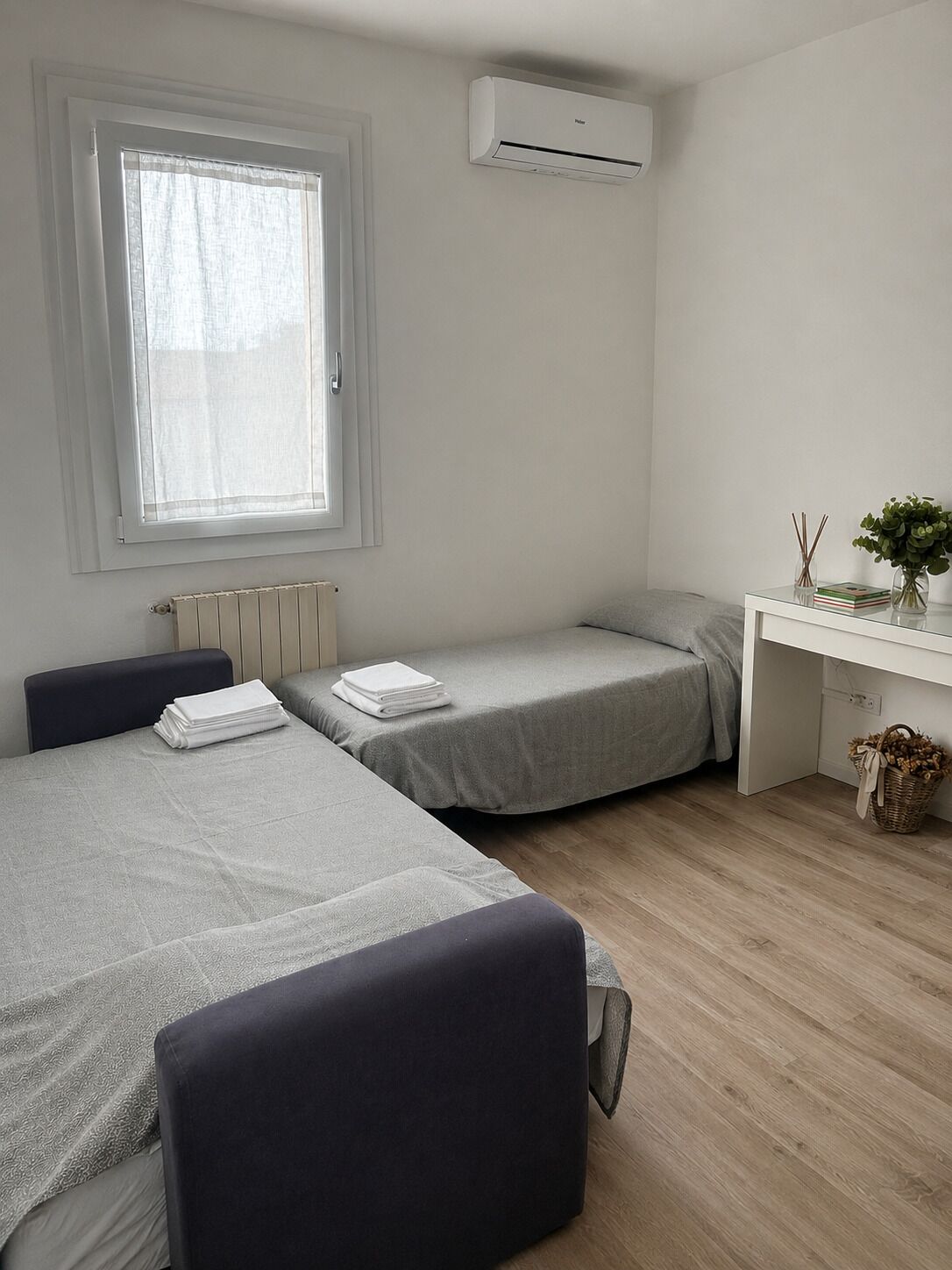 1 bedroom, travel cot, free WiFi, bed sheets