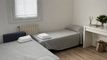 1 bedroom, travel cot, free WiFi, bed sheets