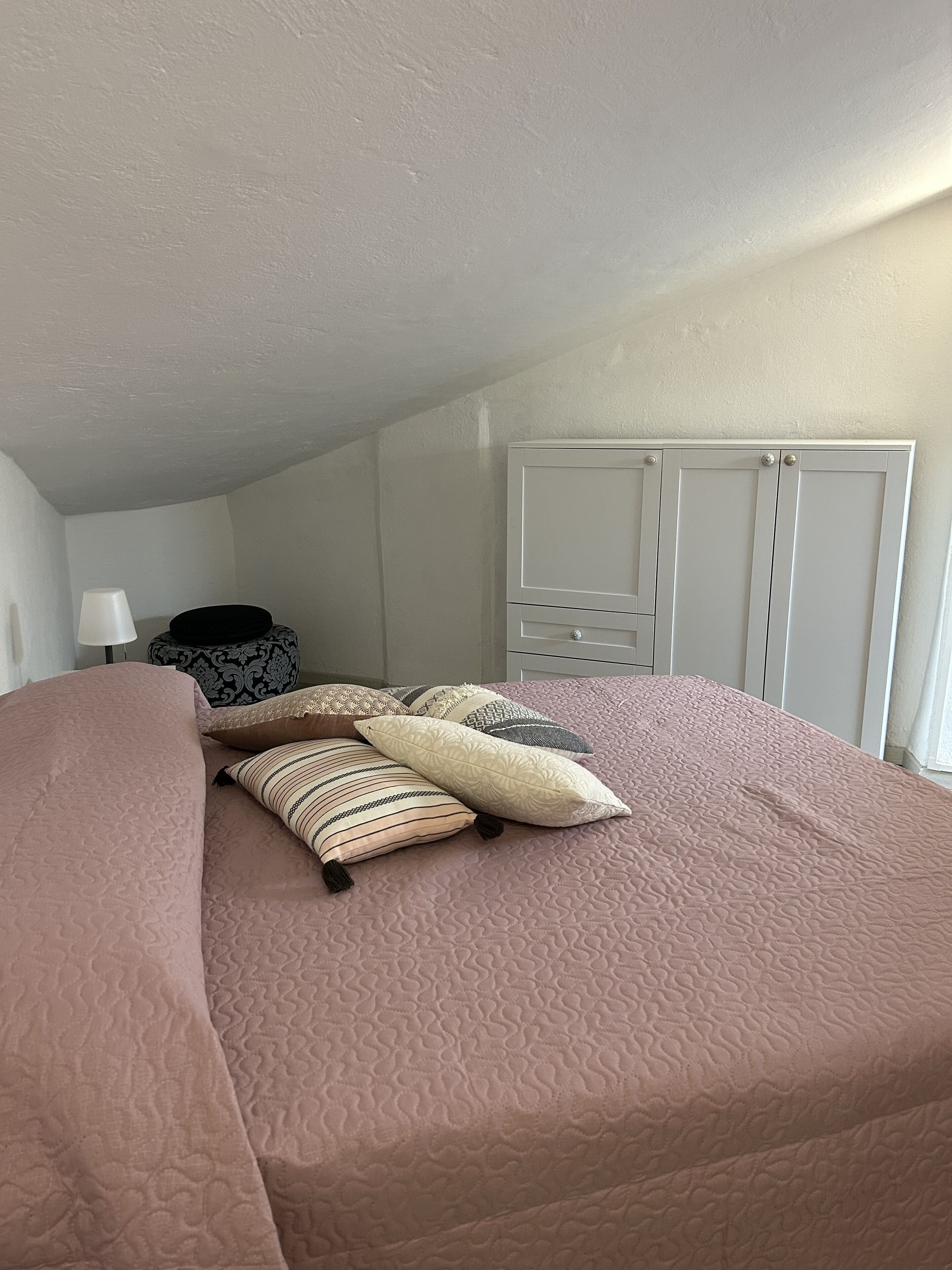 1 chambre, lit parapluie, Wi-Fi gratuit, draps fournis