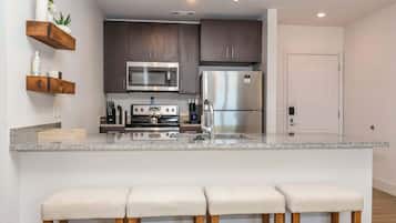 Keittoastiat/astiat/ruokailuvÀlineet