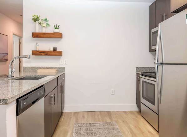 Cookware/dishes/utensils