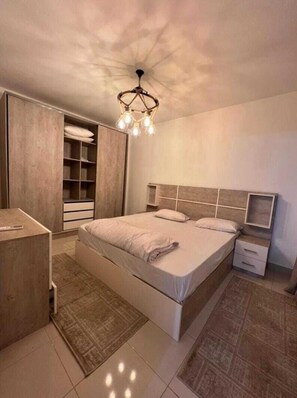 Apartemen | 3 kamar tidur, setrika/meja setrika, dan Wi-Fi gratis