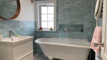 Maison | Salle de bain | Ensemble douche/baignoire, baignoire relaxante profonde