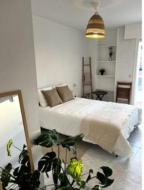2 slaapkamers, een strijkplank/strijkijzer, wifi, beddengoed