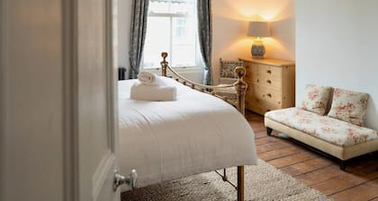 Stylish Retreat Inside City Walls