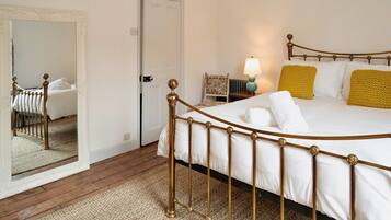 3 habitaciones, tabla de planchar con plancha y acceso a internet